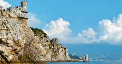 Экскурсии в `Ласточкино гнездо` из п. Морского